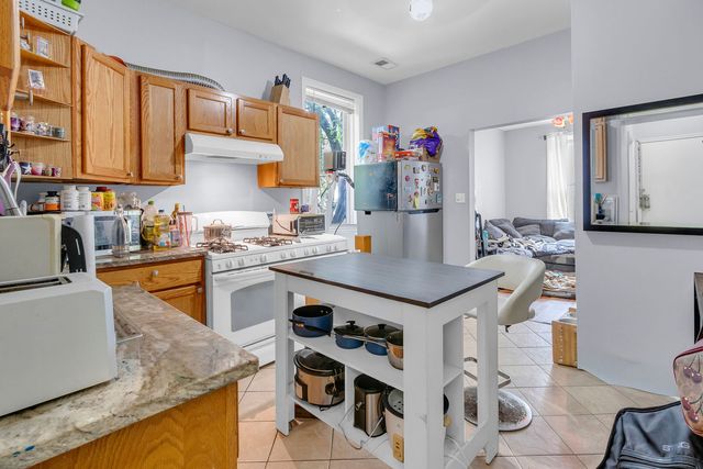 2243 S Sawyer Avenue, Chicago, IL 60623