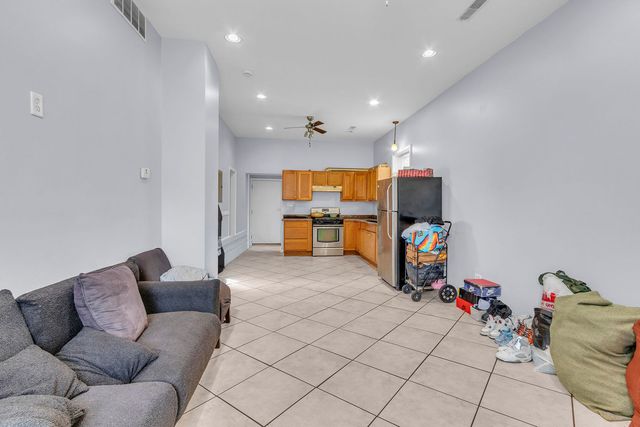 2243 S Sawyer Avenue, Chicago, IL 60623