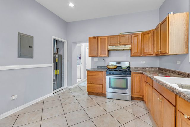 2243 S Sawyer Avenue, Chicago, IL 60623