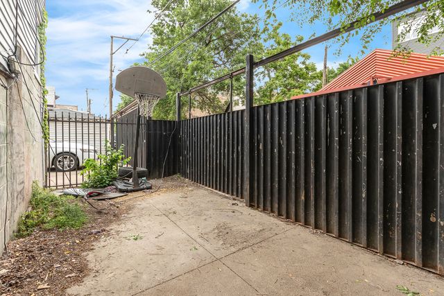 2243 S Sawyer Avenue, Chicago, IL 60623