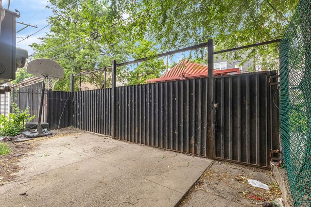 2243 S Sawyer Avenue, Chicago, IL 60623