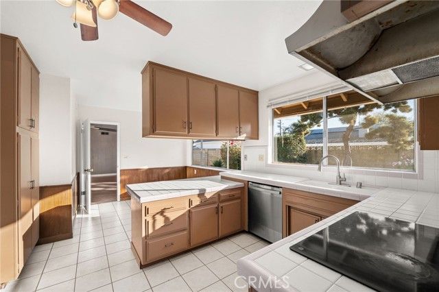 871 S Fairmont Way, Orange, CA 92869