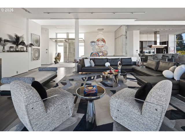 1305 Sw MYRTLE Ct, Portland, OR 97201