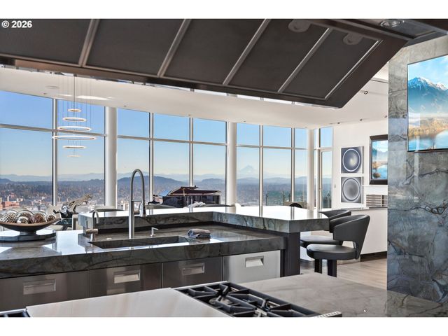 1305 Sw MYRTLE Ct, Portland, OR 97201