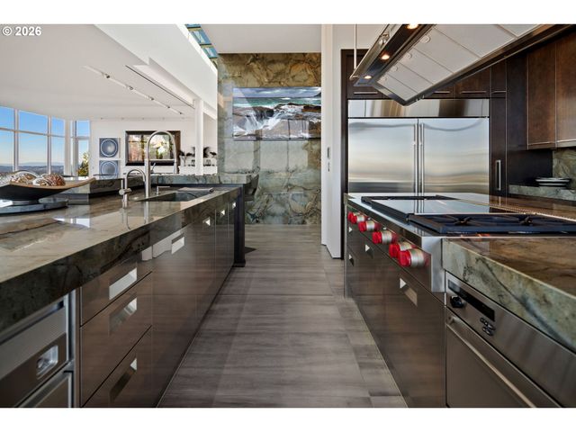 1305 Sw MYRTLE Ct, Portland, OR 97201