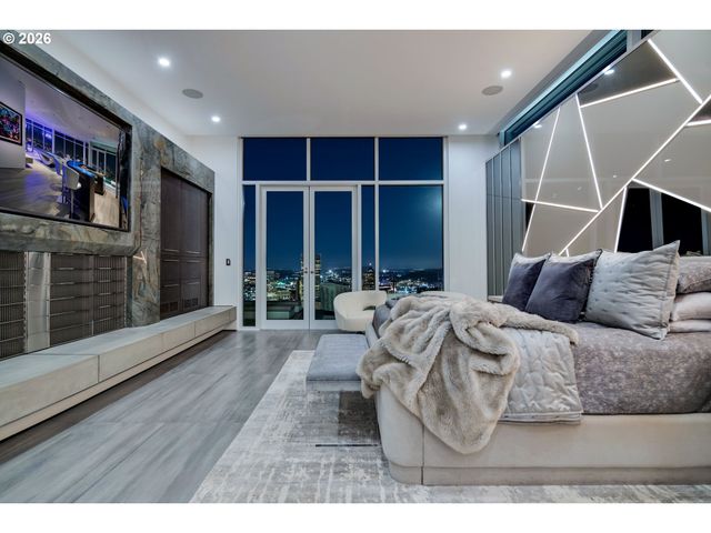 1305 Sw MYRTLE Ct, Portland, OR 97201