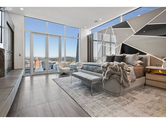 1305 Sw MYRTLE Ct, Portland, OR 97201