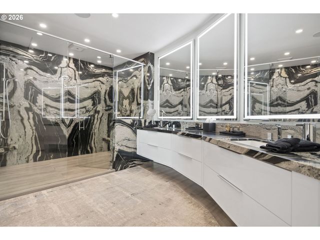 1305 Sw MYRTLE Ct, Portland, OR 97201