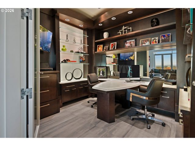 1305 Sw MYRTLE Ct, Portland, OR 97201