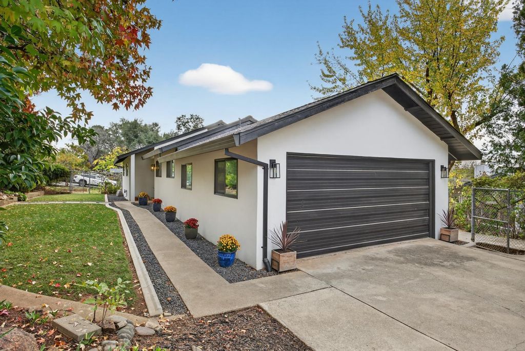 2280 Pinon Rd, Rescue, CA 95672