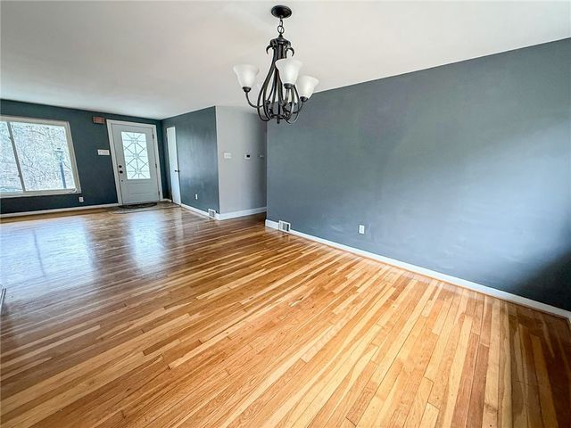 104 Lakewood Dr, Center Twp, PA 16001