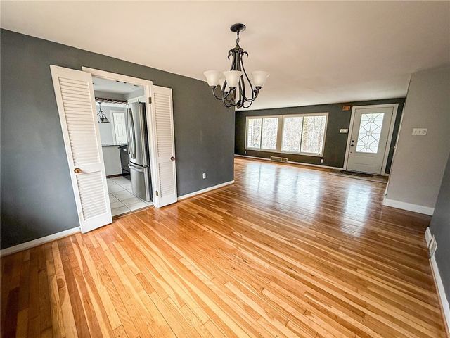 104 Lakewood Dr, Center Twp, PA 16001