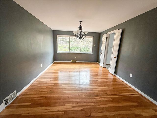 104 Lakewood Dr, Center Twp, PA 16001