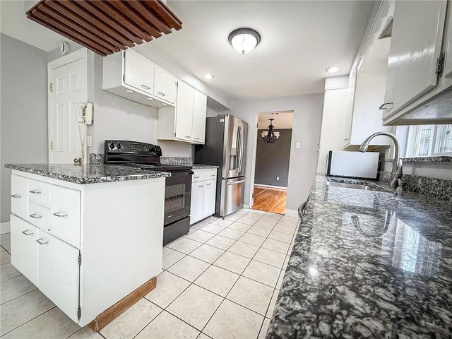 104 Lakewood Dr, Center Twp, PA 16001