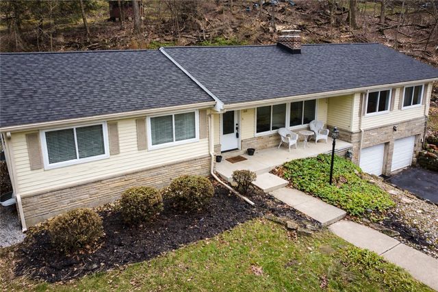 104 Lakewood Dr, Center Twp, PA 16001