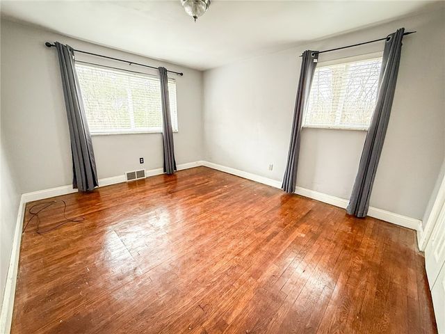 104 Lakewood Dr, Center Twp, PA 16001