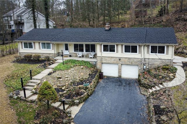104 Lakewood Dr, Center Twp, PA 16001