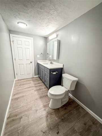 104 Lakewood Dr, Center Twp, PA 16001