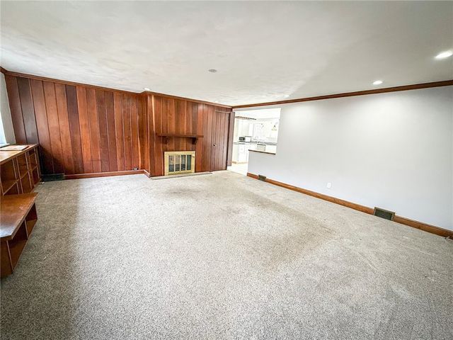 104 Lakewood Dr, Center Twp, PA 16001