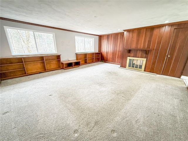 104 Lakewood Dr, Center Twp, PA 16001
