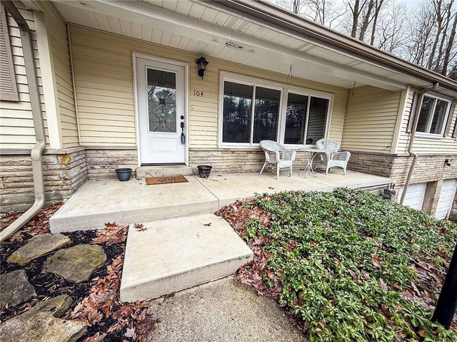104 Lakewood Dr, Center Twp, PA 16001