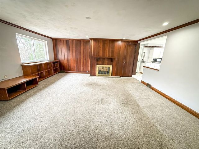 104 Lakewood Dr, Center Twp, PA 16001