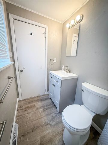 104 Lakewood Dr, Center Twp, PA 16001