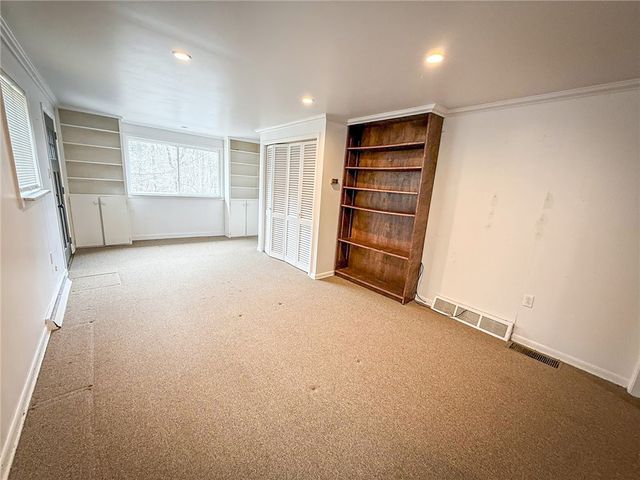 104 Lakewood Dr, Center Twp, PA 16001