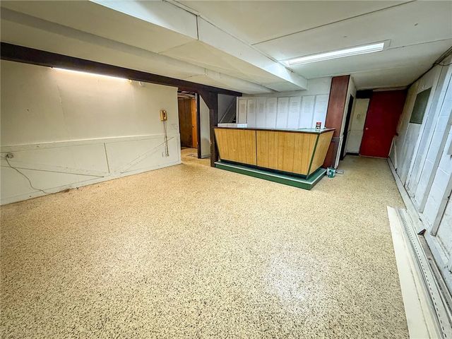 104 Lakewood Dr, Center Twp, PA 16001