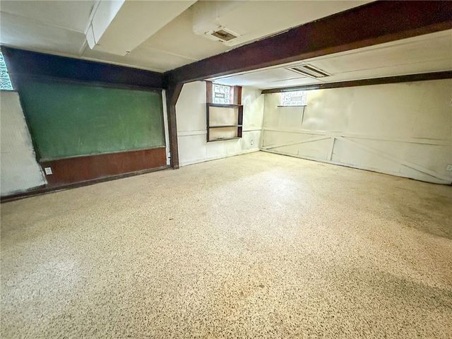 104 Lakewood Dr, Center Twp, PA 16001