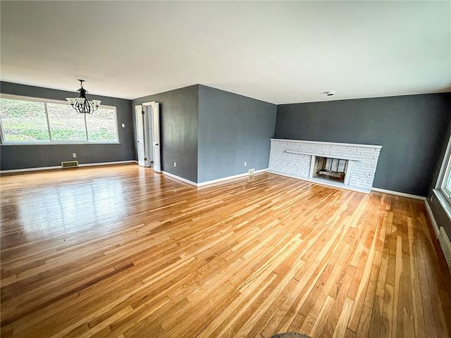 104 Lakewood Dr, Center Twp, PA 16001