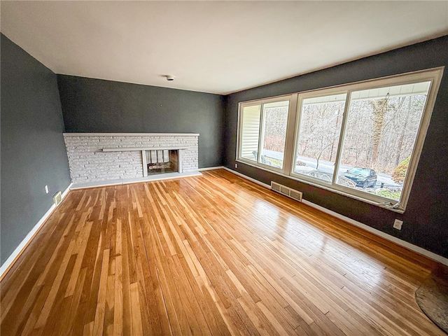 104 Lakewood Dr, Center Twp, PA 16001