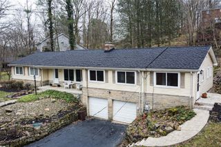 104 Lakewood Dr, Center Twp, PA 16001