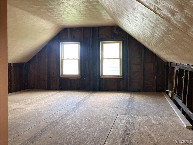 3 Oakwood Avenue, Lancaster, NY 14086
