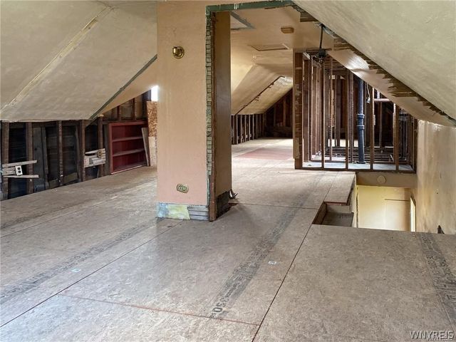 3 Oakwood Avenue, Lancaster, NY 14086