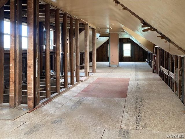 3 Oakwood Avenue, Lancaster, NY 14086