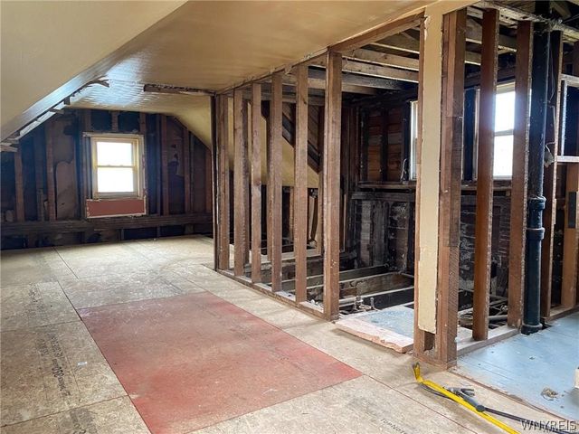 3 Oakwood Avenue, Lancaster, NY 14086