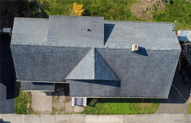 3 Oakwood Avenue, Lancaster, NY 14086