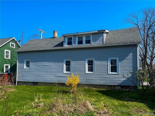 3 Oakwood Avenue, Lancaster, NY 14086