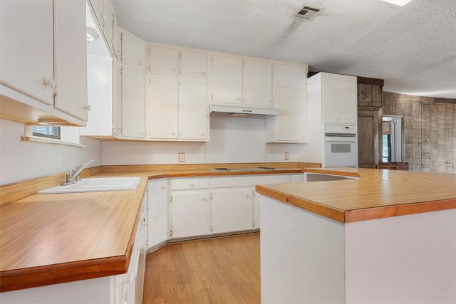 12145 Tree Lake Drive, Waco, TX 76708