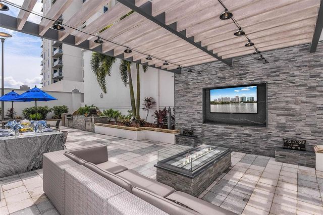 100.2 LAKE AVENUE, Orlando, FL 32801