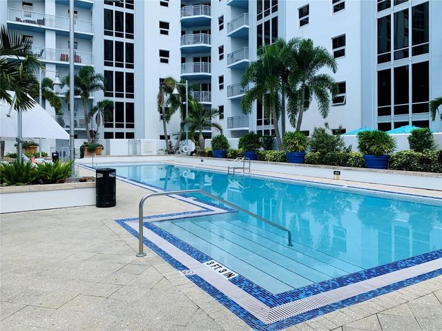 100.2 LAKE AVENUE, Orlando, FL 32801