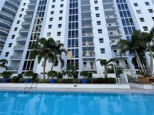 100.2 LAKE AVENUE, Orlando, FL 32801