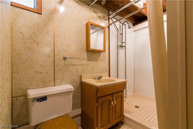 2464 S Freedom Avenue, Alliance, OH 44601