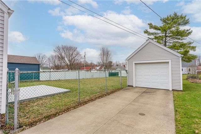 2464 S Freedom Avenue, Alliance, OH 44601