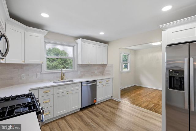2 SKELTON DR, New Castle, DE 19720