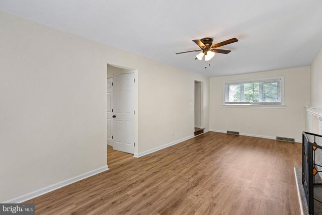 2 SKELTON DR, New Castle, DE 19720