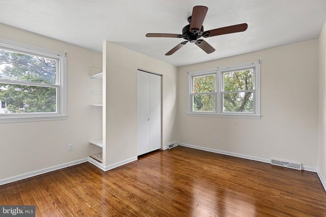2 SKELTON DR, New Castle, DE 19720