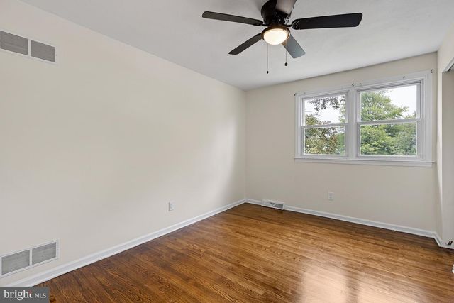2 SKELTON DR, New Castle, DE 19720