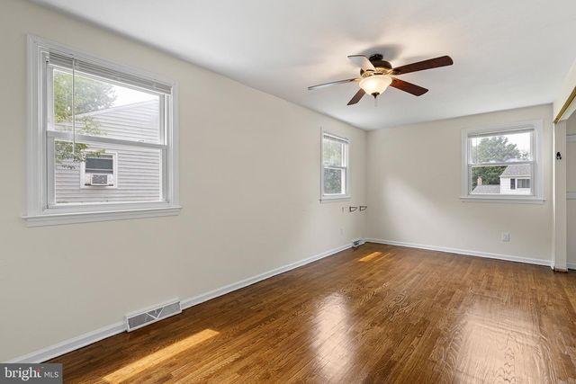 2 SKELTON DR, New Castle, DE 19720